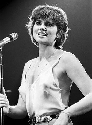 1978-Linda-performing-300
