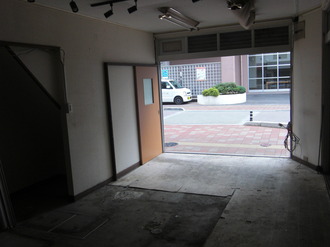 店舗内部より (1)