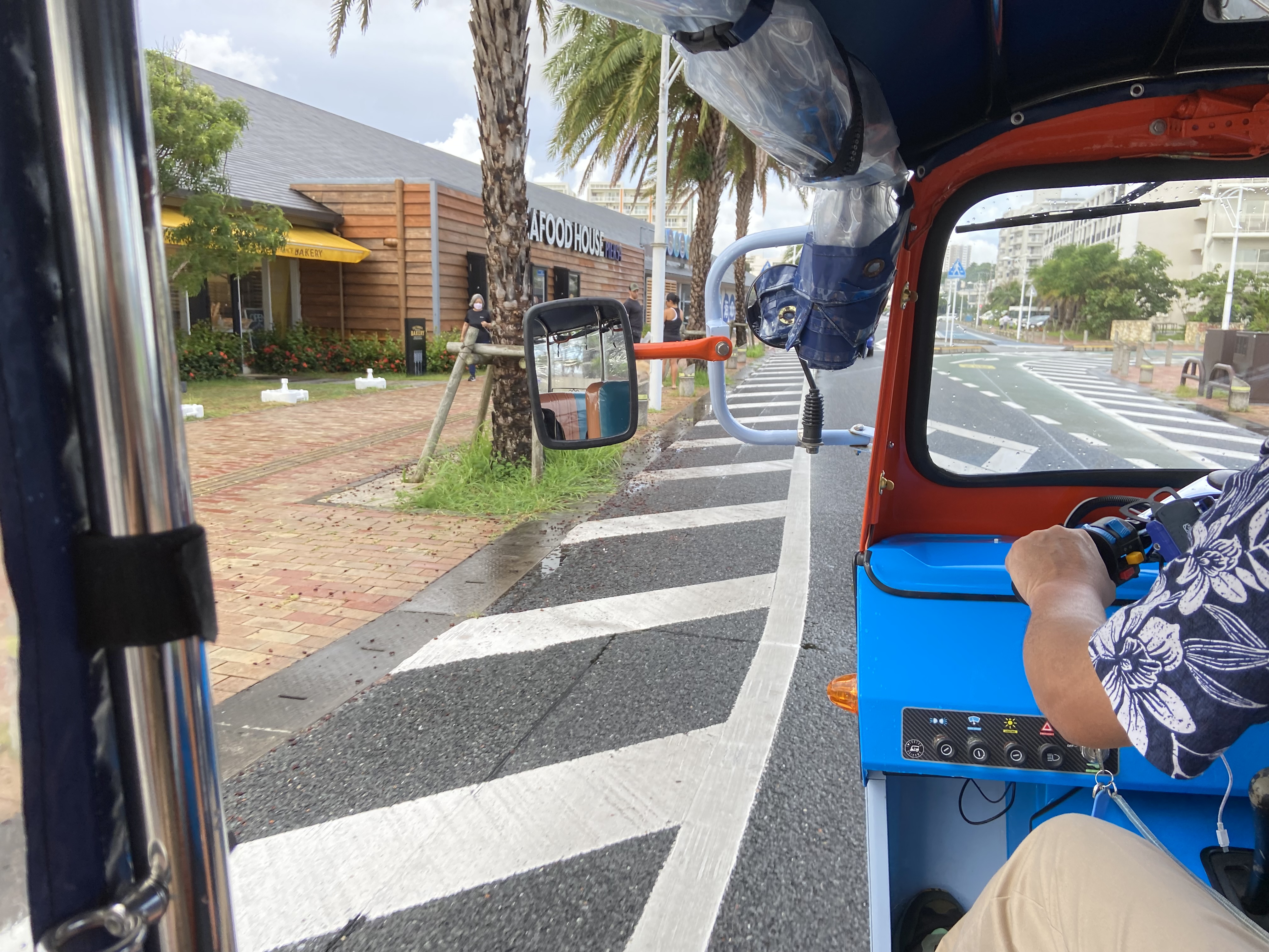 北谷町美浜】乗車レポ！ポケモン公式のポケモントゥクトゥク！ : 美ら