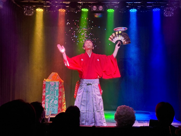 【北谷町】江戸時代から400年続く伝統芸・太神楽曲芸師「豊来家幸輝」さん「マジックオーシャン」にて期間限定公演中♪