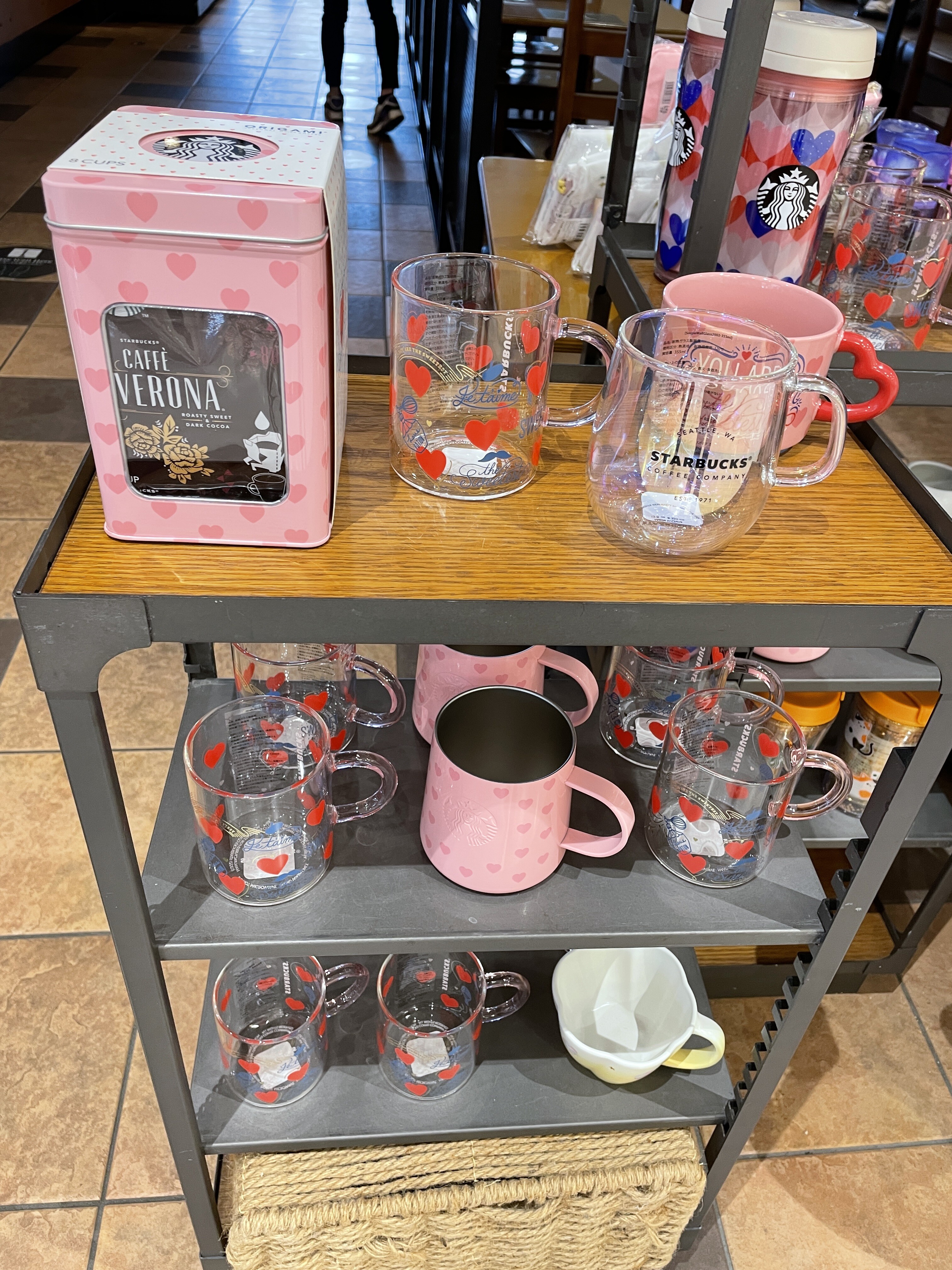 スターバックスコーヒーイオン北谷店でバレンタイングッズのタンブラーやマグカップが発売されてました 美ら浜つーしん 沖縄県北谷町の地域情報サイト