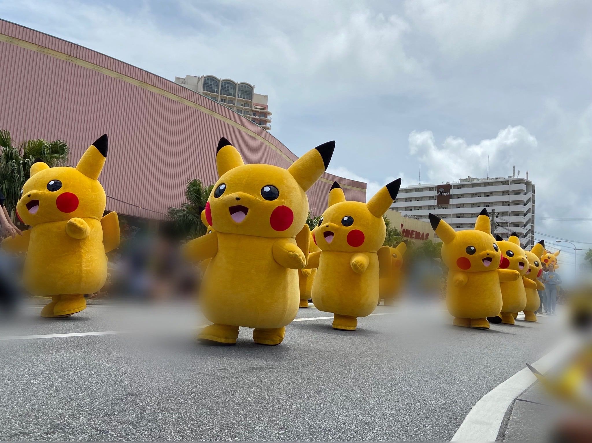 ピカチュウ大量発生チュウ ピカチュウパレードin北谷22 美ら浜つーしん 沖縄県北谷町の地域情報サイト