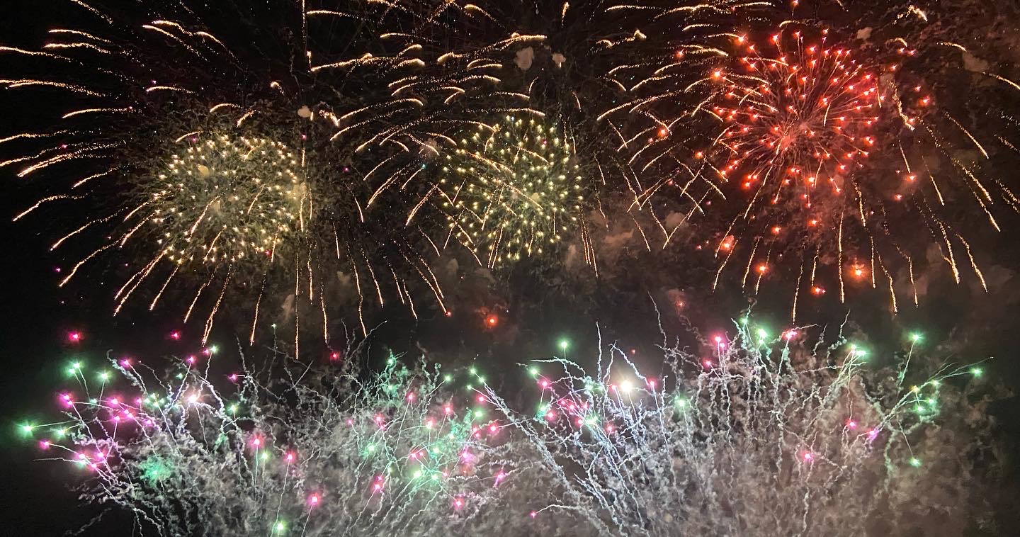 宜野湾市】1万発の花火が夜空に咲いた「琉球海炎祭2022」 : 美ら浜つー