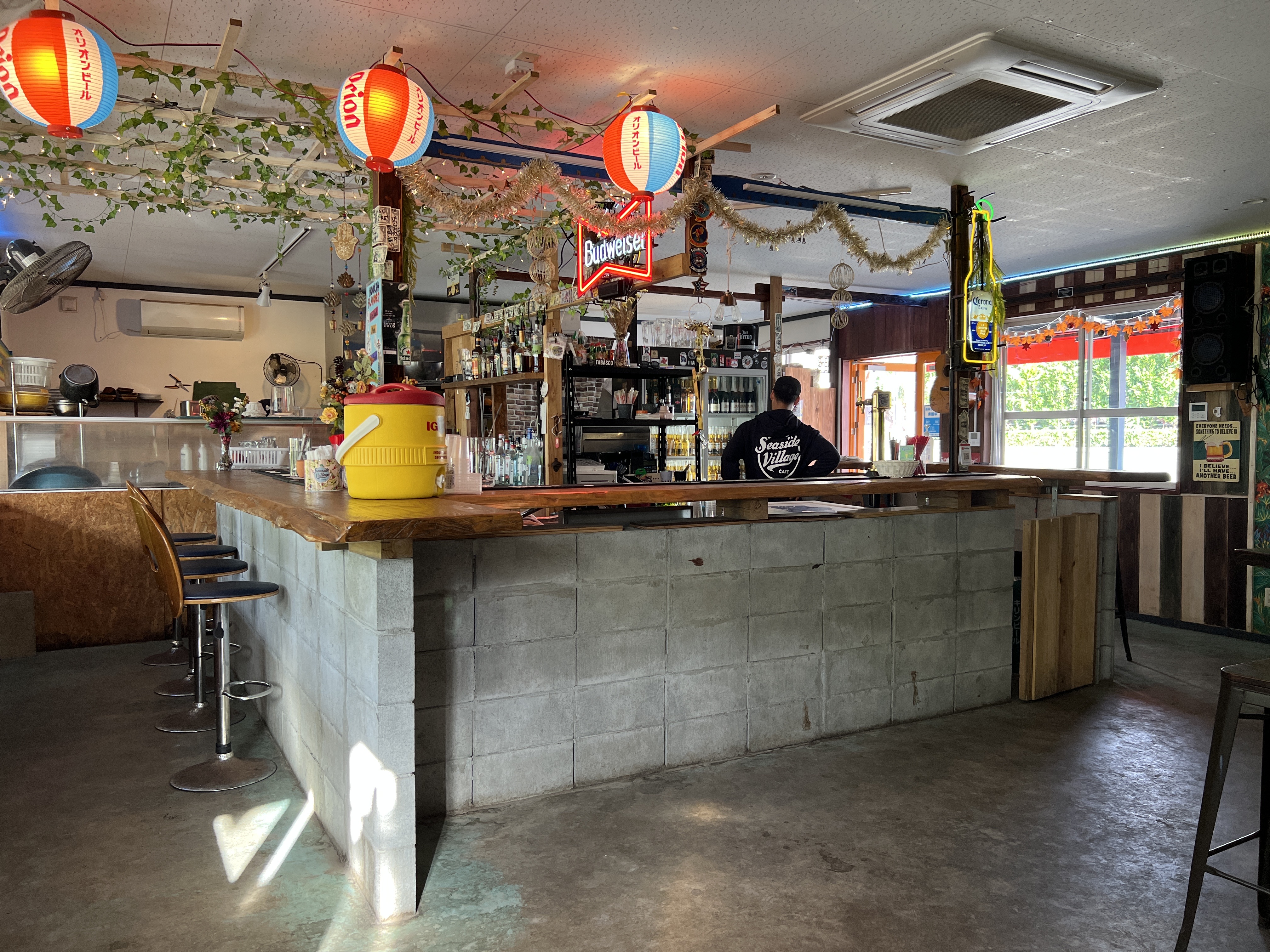 北谷町北谷の シーサイドビレッジカフェ で ケイジャン シュリンプ ボウル と チキンケサディーヤ でランチ 美ら浜つーしん 沖縄県北谷町 の地域情報サイト