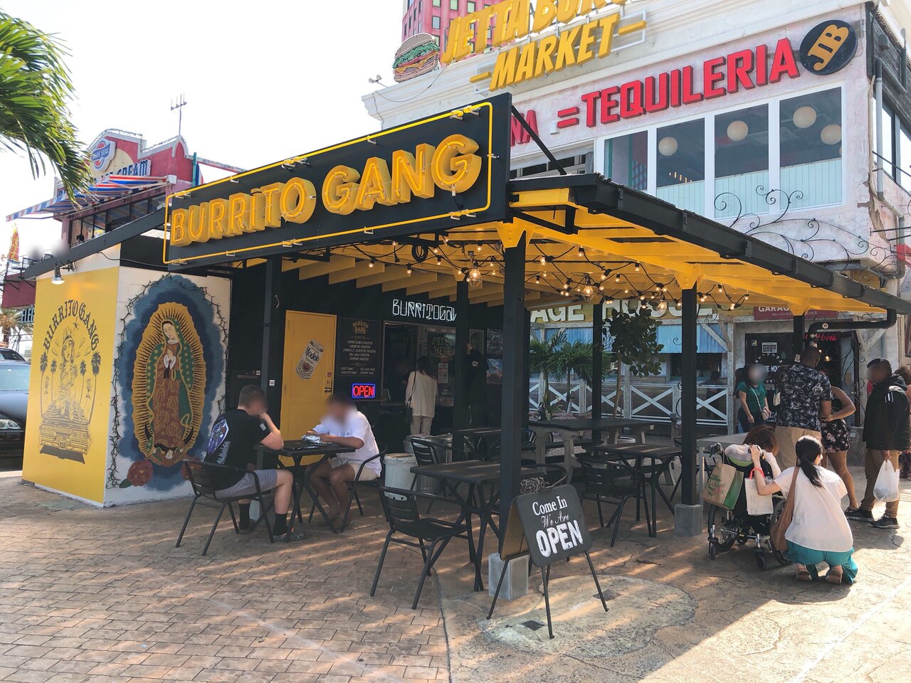 美浜アメリカンビレッジ内でブリトーが味わえる Burrito Gang さん テラス席でメキシコ気分に浸れます 美ら浜つーしん 沖縄県北谷町の地域情報サイト 美浜アメリカンビレッジ内でブリトーが味わえる Burrito Gang さん テラス席でメキシコ気分に浸れます 美ら浜つーしん 沖縄県北谷町の地域情報サイト