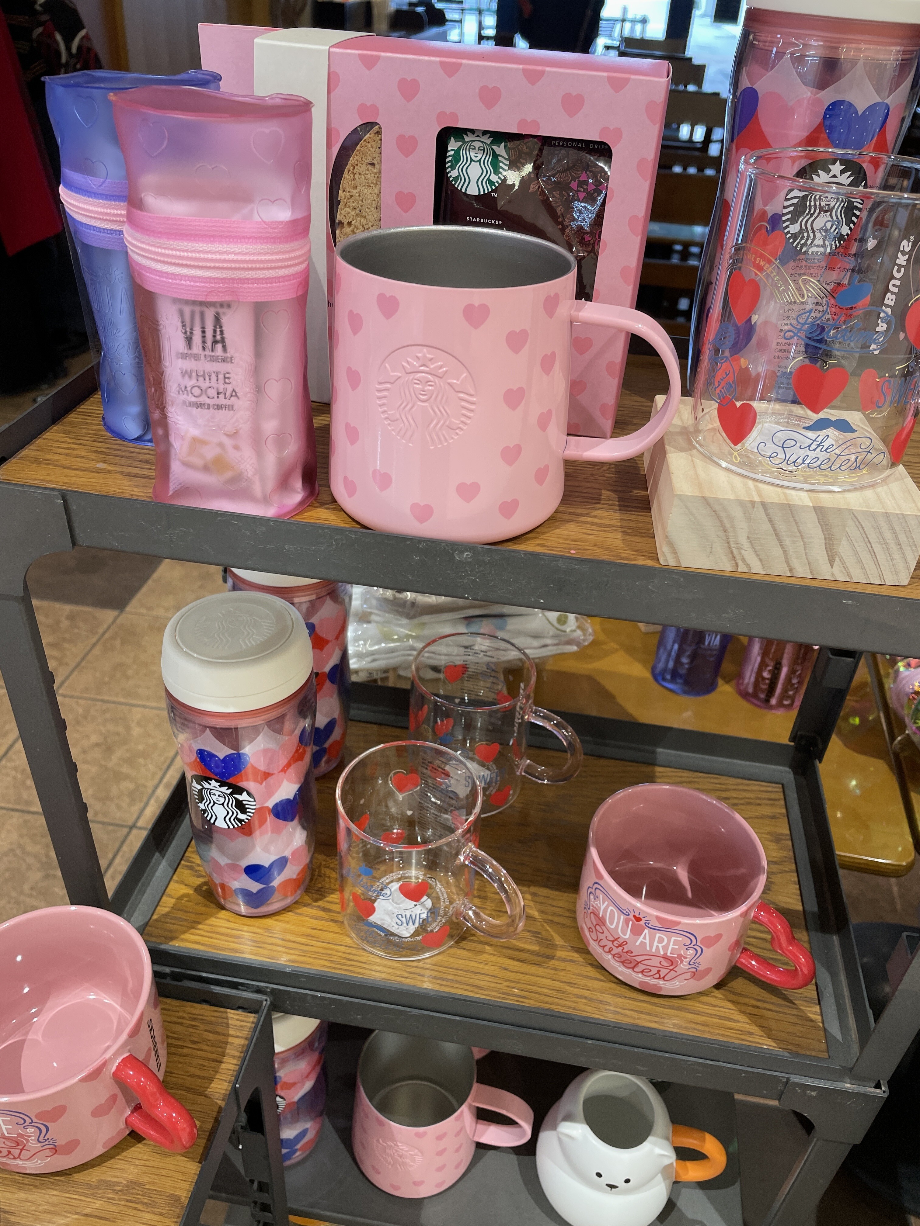 スターバックスコーヒーイオン北谷店でバレンタイングッズのタンブラーやマグカップが発売されてました 美ら浜つーしん 沖縄県北谷町の地域情報サイト