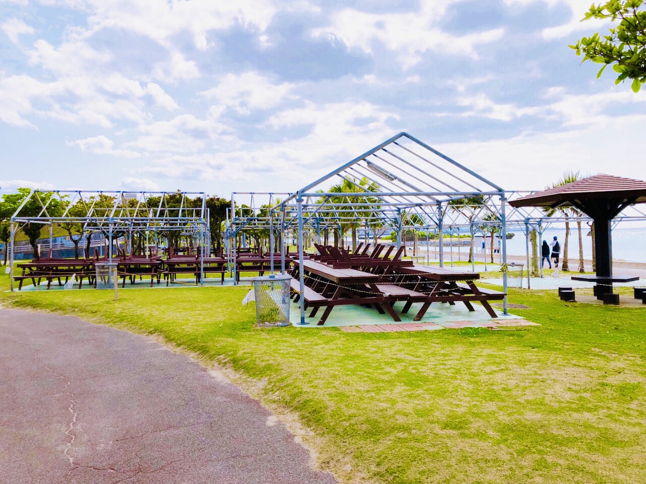 こちらの海開きも４月９日 公園と海が一体になったアラハビーチ 美ら浜つーしん 沖縄県北谷町の地域情報サイト