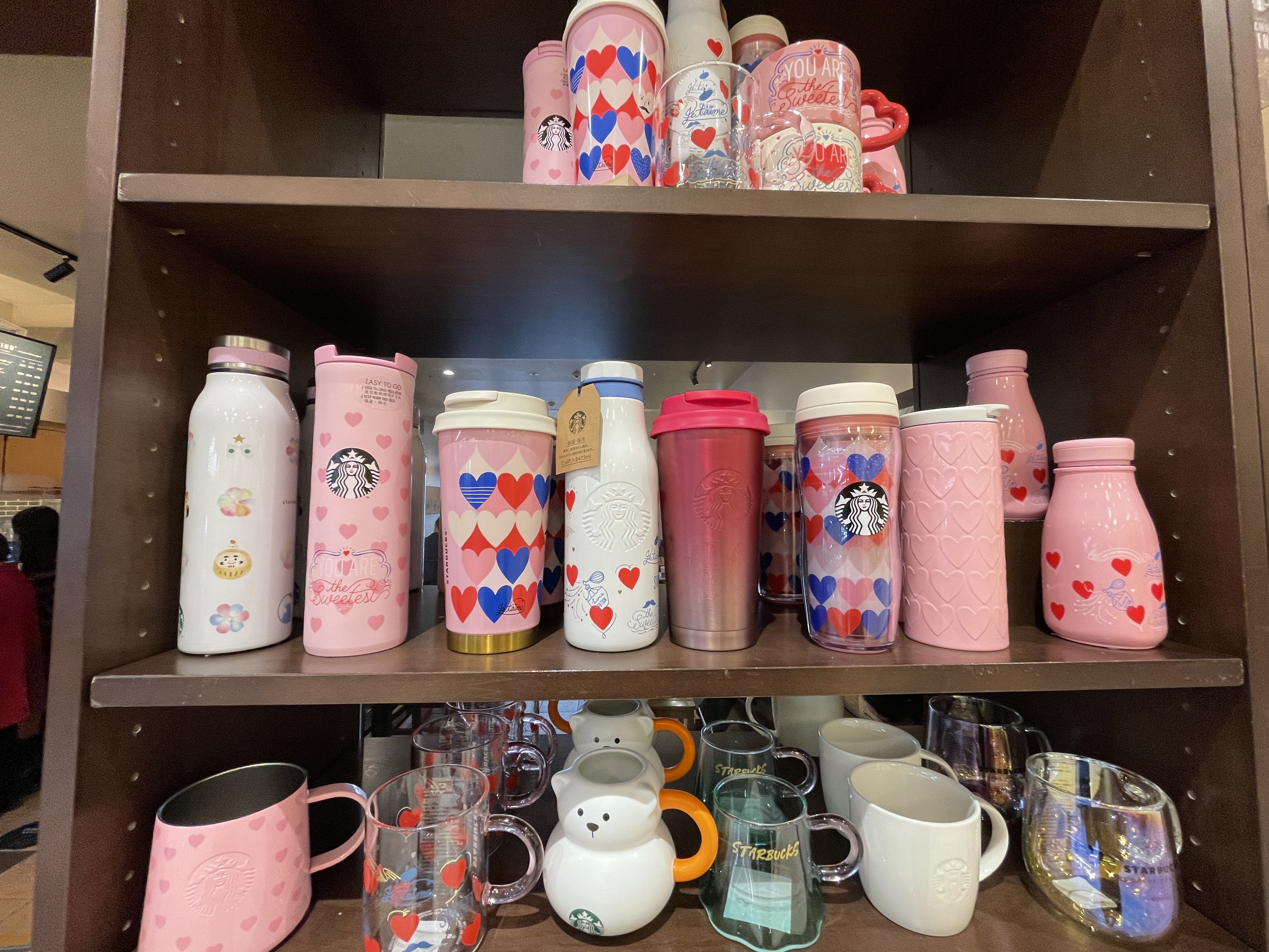 スターバックスコーヒーイオン北谷店でバレンタイングッズのタンブラーやマグカップが発売されてました 美ら浜つーしん 沖縄県北谷町の地域情報サイト