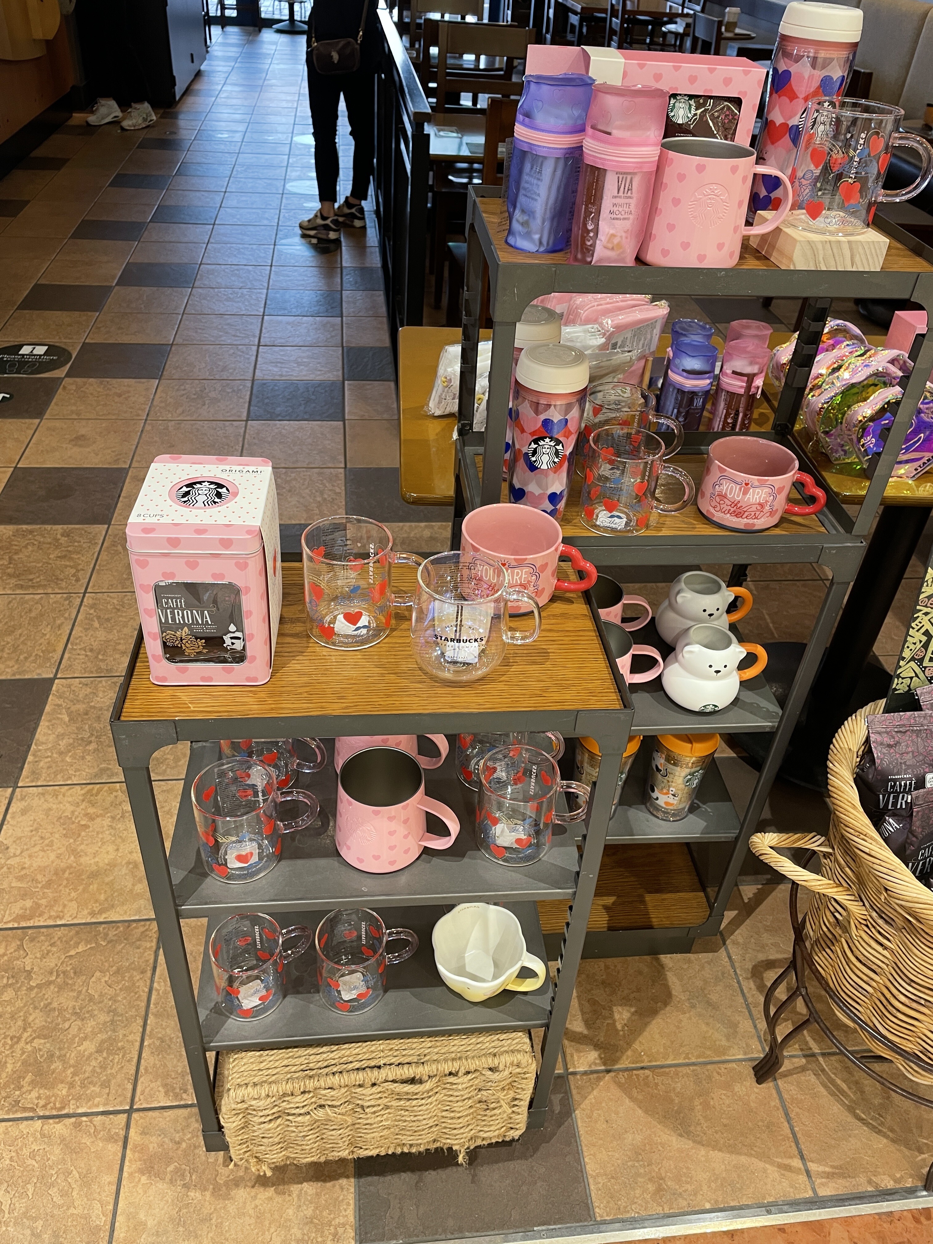 スターバックスコーヒーイオン北谷店でバレンタイングッズのタンブラーやマグカップが発売されてました 美ら浜つーしん 沖縄県北谷町の地域情報サイト