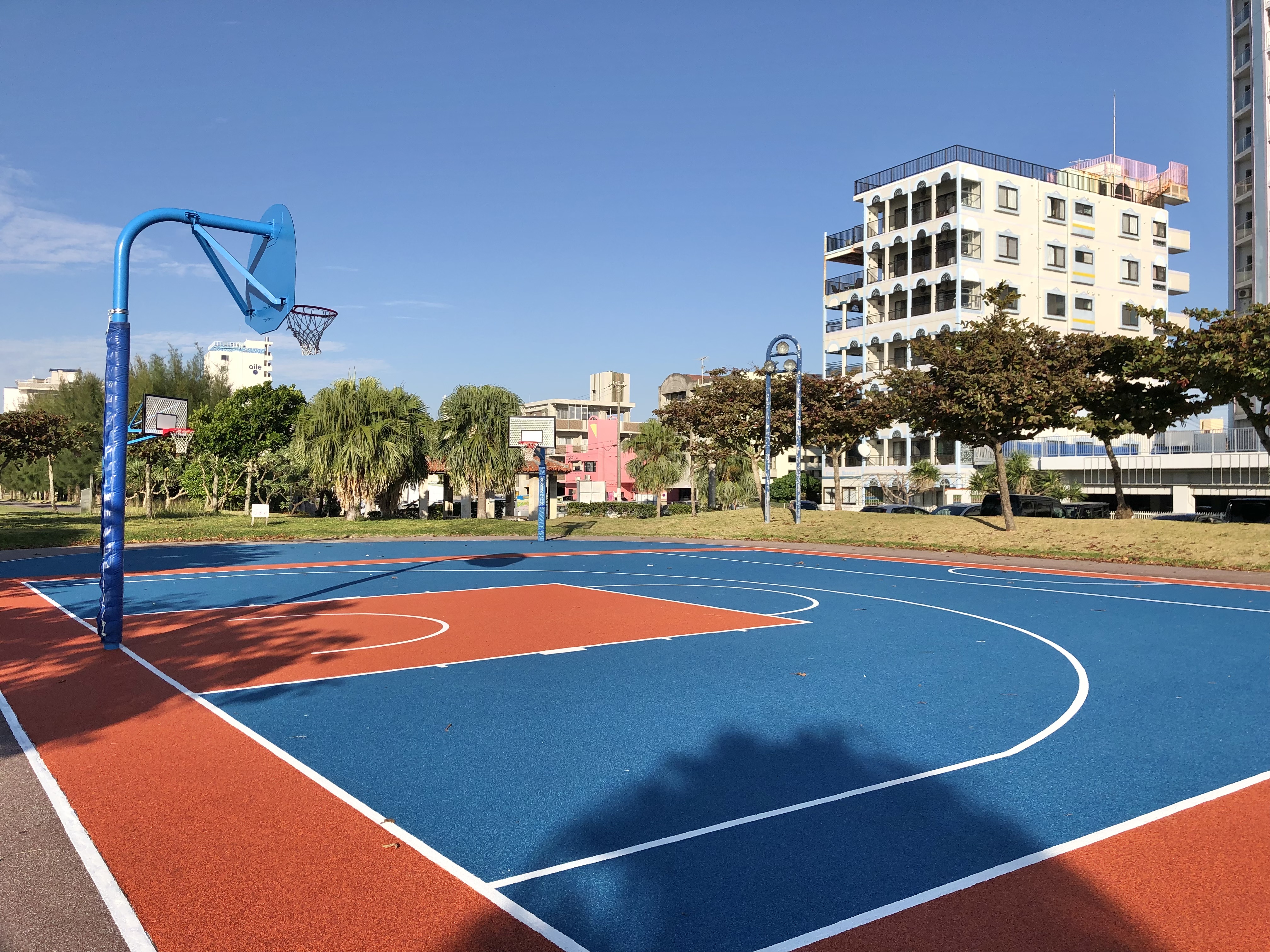 アラハビーチ隣接の安良波公園内 バスケットボールコート が工事完了しリニューアルされました 美ら浜つーしん 沖縄県北谷町の地域情報サイト