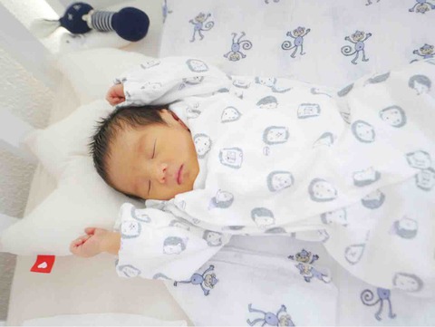 0ヶ月 生後7 13日目 手足の皮剥けと目やに Sakupamaの育児blog