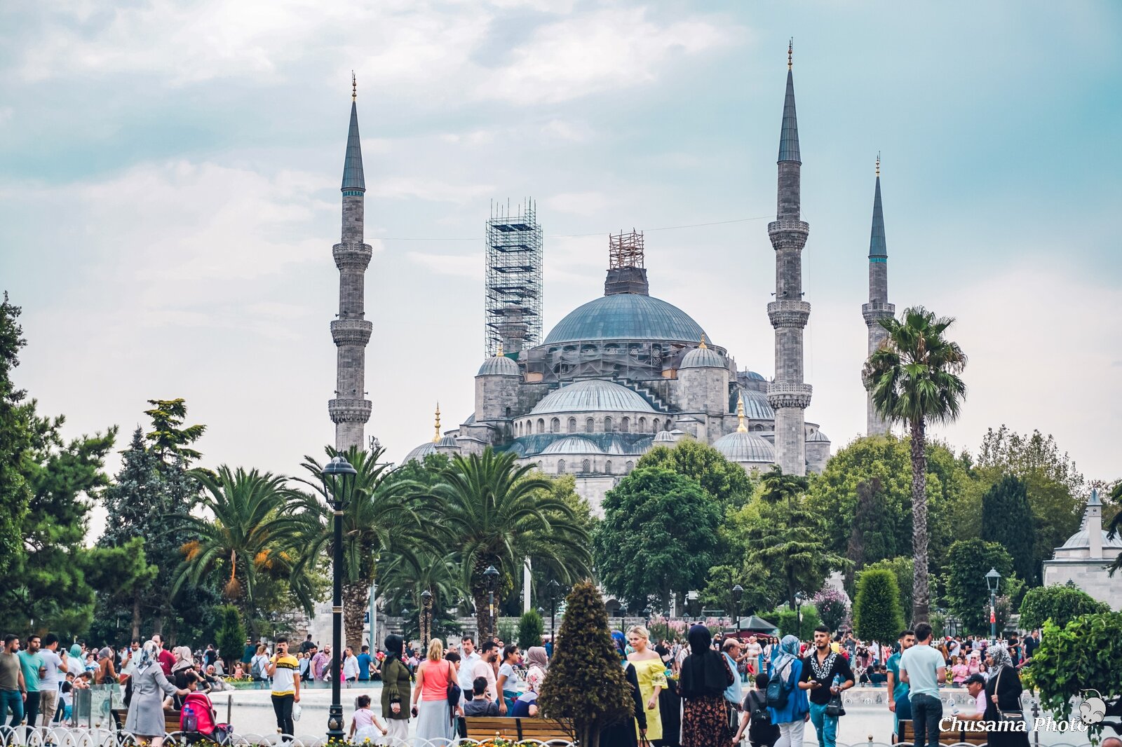 中東とカフカースの旅 ブルーモスクとアヤソフィア ゆく車 くる車