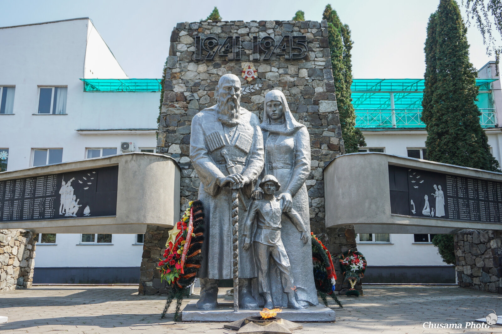 中東とカフカースの旅 ベスランの悲劇 ゆく車 くる車