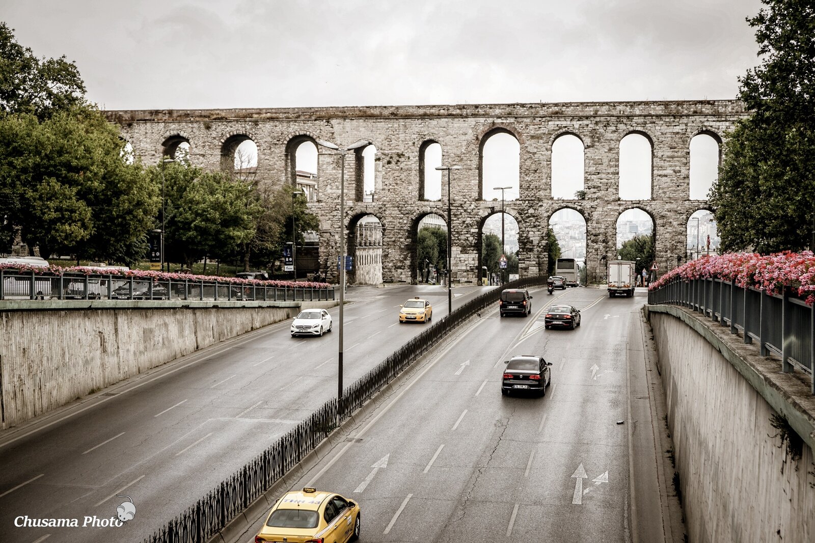 中東とカフカースの旅 イスタンブール街歩き Part 1 ゆく車 くる車
