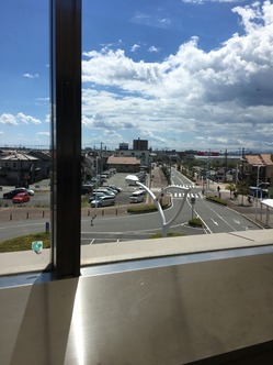母は引き返します