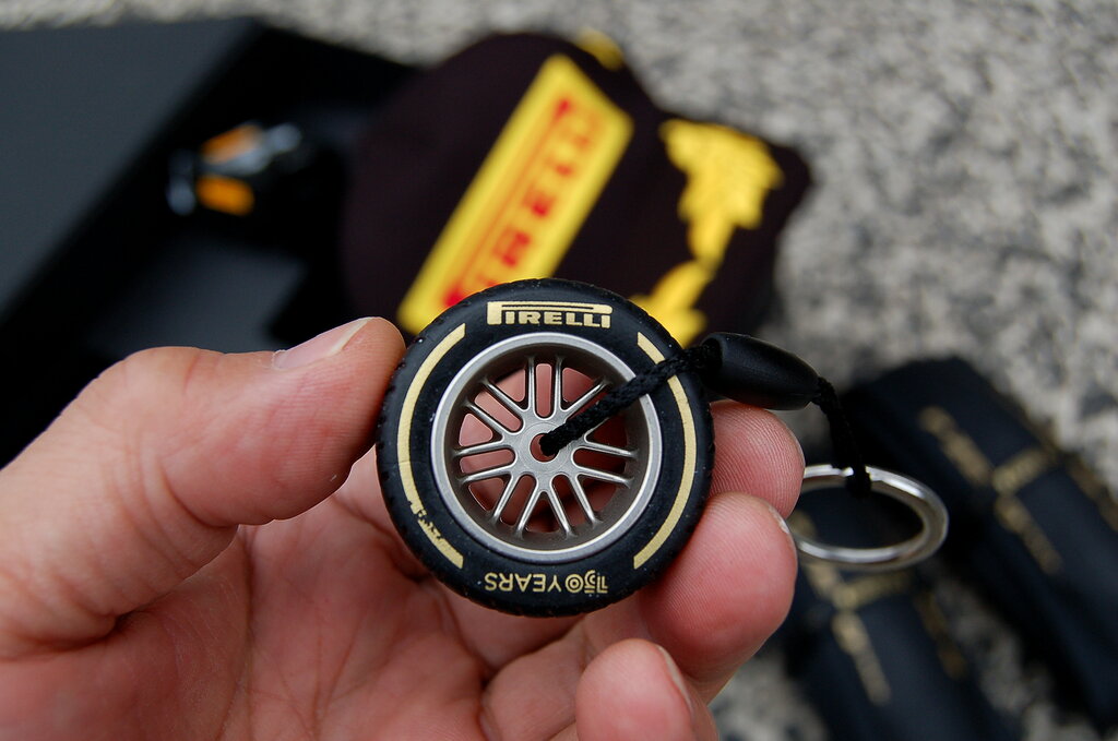 Pirelli Box PIRELLI P-ZERO RACE 150th PRESTIGE BOX : 自転車屋 中嶋