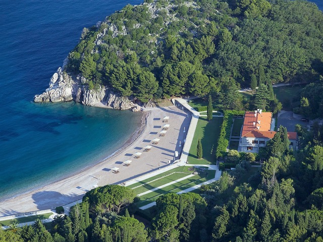 Islet beach aerial view _Office_1124