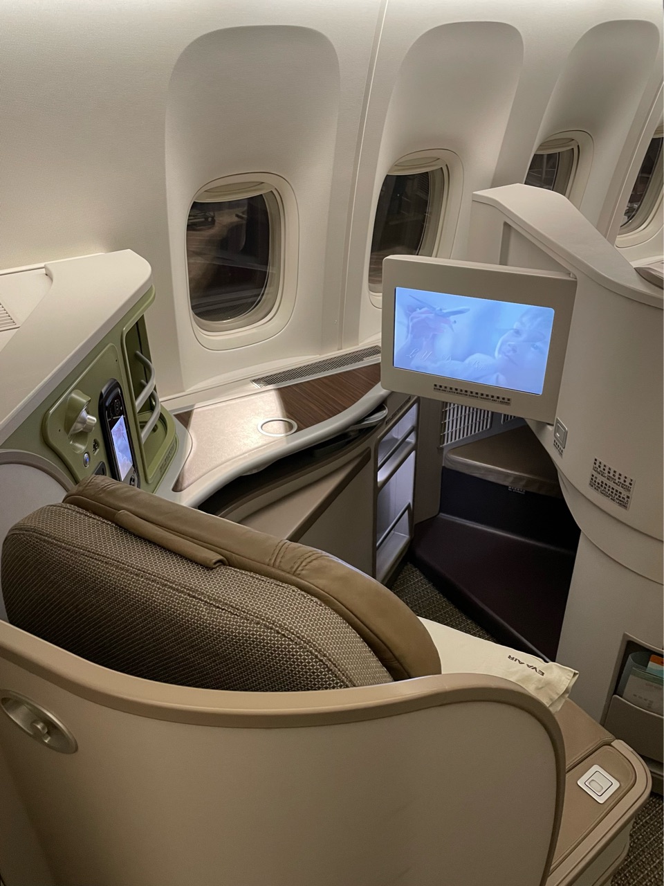 専用ページ EVA航空 ビジネスクラス アメニティ2個 搭乗記】エバー航空ビジネスクラス｜星空のロングフライトで味わう極上