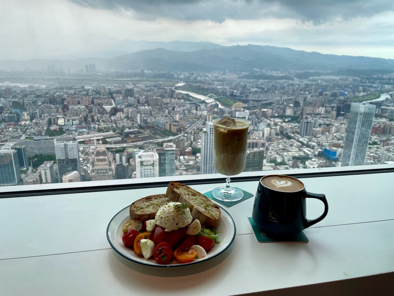 88階にある話題のカフェ 天空興波 Simple Kaffa Sola : Ciel 88階にある話題のカフェ 天空興波 Simple Kaffa Sola : Ciel