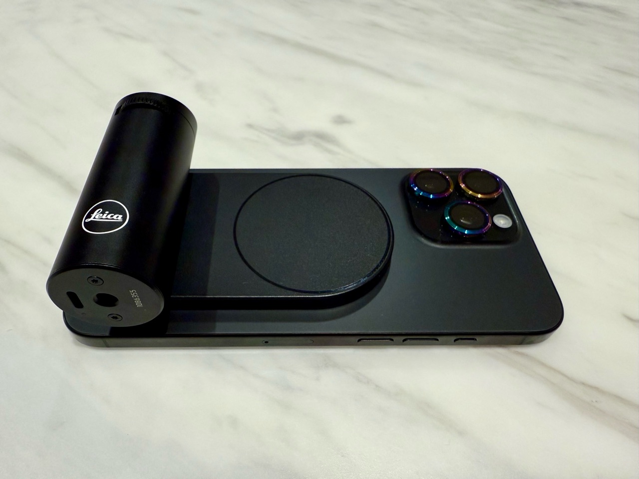 Leica (ライカ) LUXグリップ ライカから約5万円のiPhone用カメラグリップ「Leica LUXグリップ