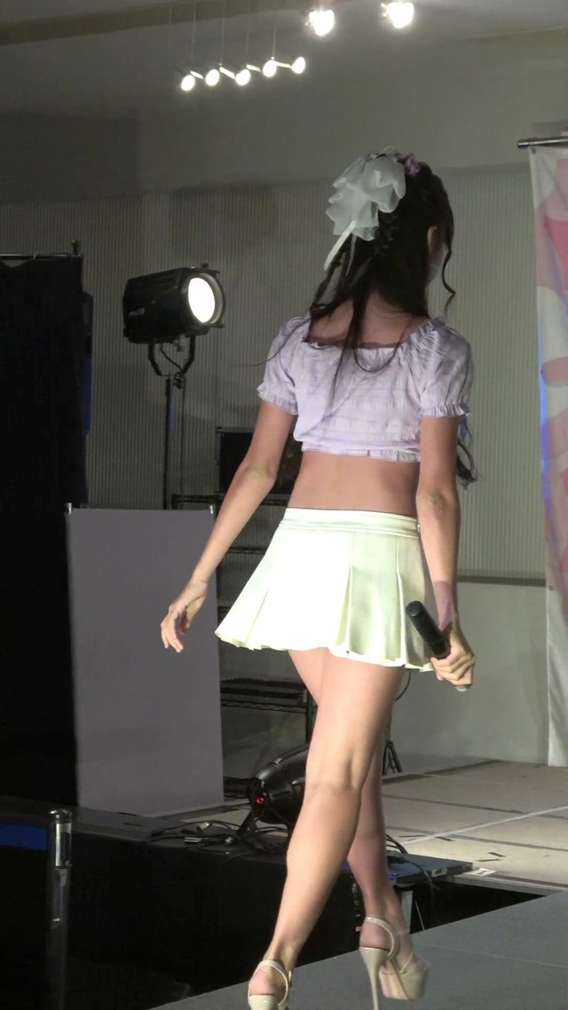 12歳小学校6年生JS6アイゲキ地下アイドル星瑠菜おへそふともも超ミニスカートパンチラ (42)