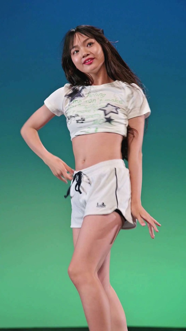 13歳中学1年生ＪＣ１アイゲキ地下アイドル星瑠菜おへそふとももパンチラ (15)