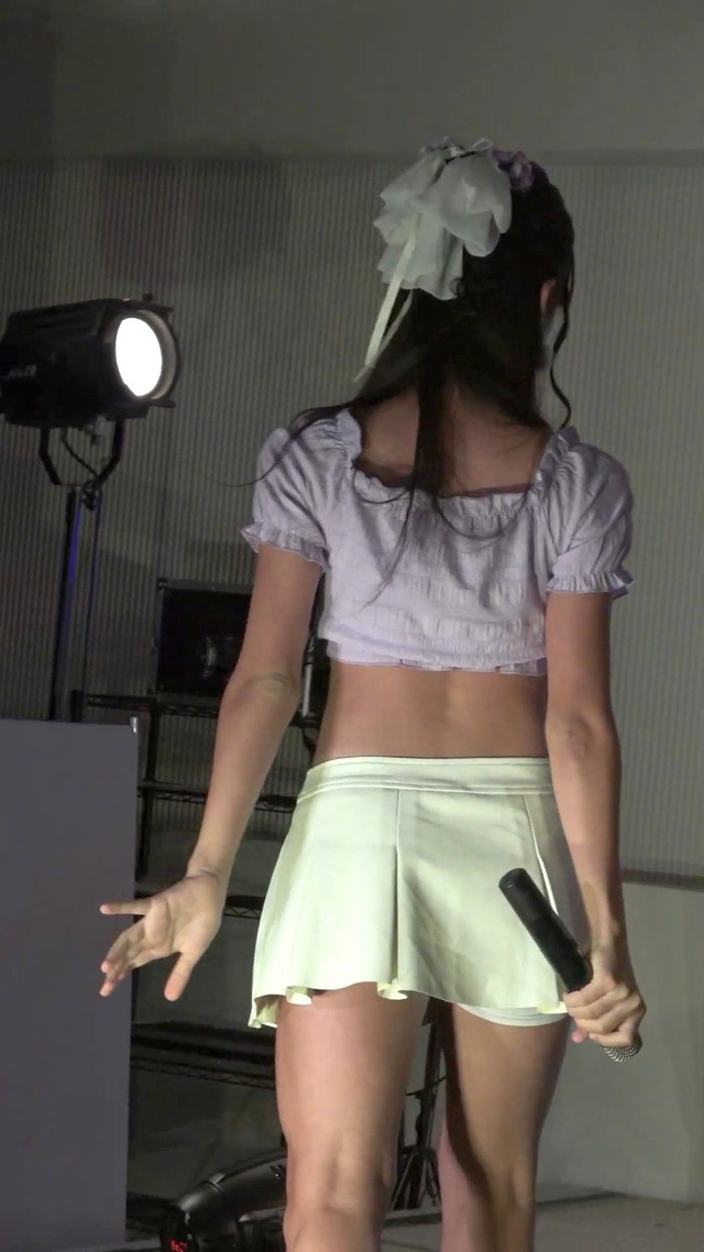 12歳小学校6年生JS6アイゲキ地下アイドル星瑠菜おへそふともも超ミニスカートパンチラ (57)