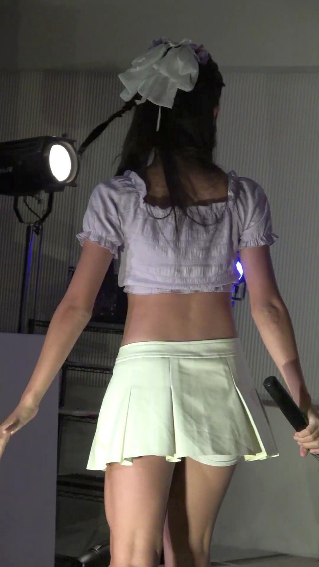 12歳小学校6年生JS6アイゲキ地下アイドル星瑠菜おへそふともも超ミニスカートパンチラ (51)