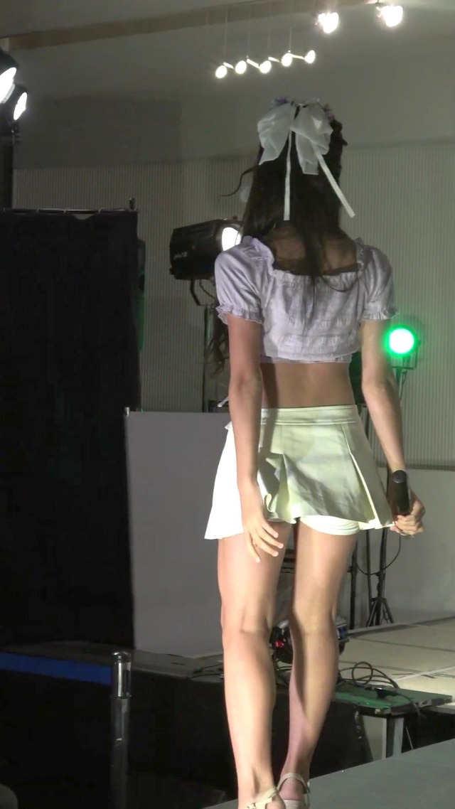 12歳小学校6年生JS6アイゲキ地下アイドル星瑠菜おへそふともも超ミニスカートパンチラ (36)