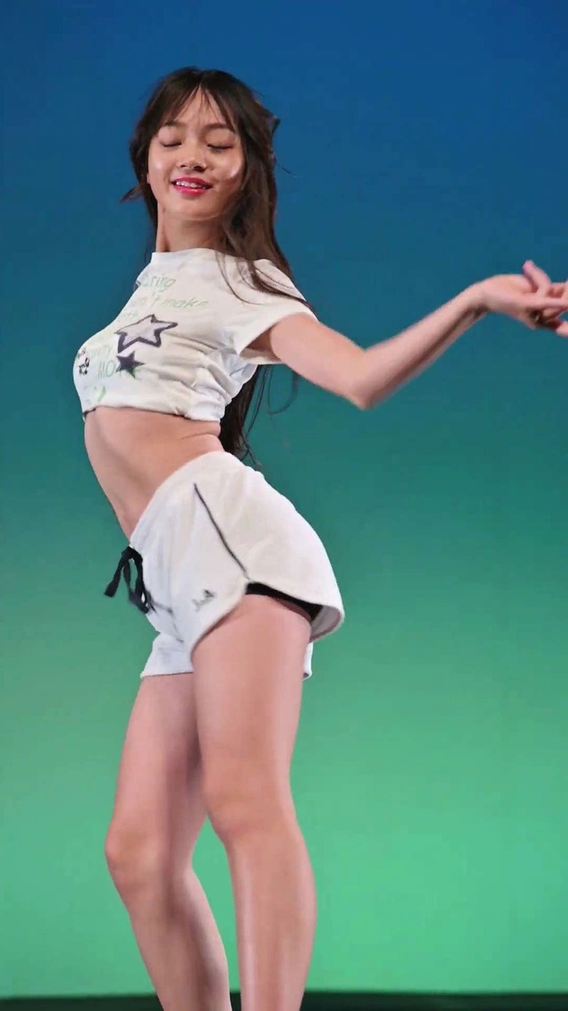 13歳中学1年生ＪＣ１アイゲキ地下アイドル星瑠菜おへそふとももパンチラ (12)