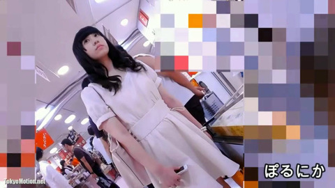 素人美少女逆さ撮り、お顔体全体パンモロ連発 : ちょっとエッチなブログ