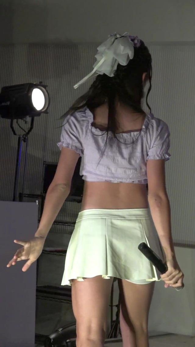 12歳小学校6年生JS6アイゲキ地下アイドル星瑠菜おへそふともも超ミニスカートパンチラ (55)