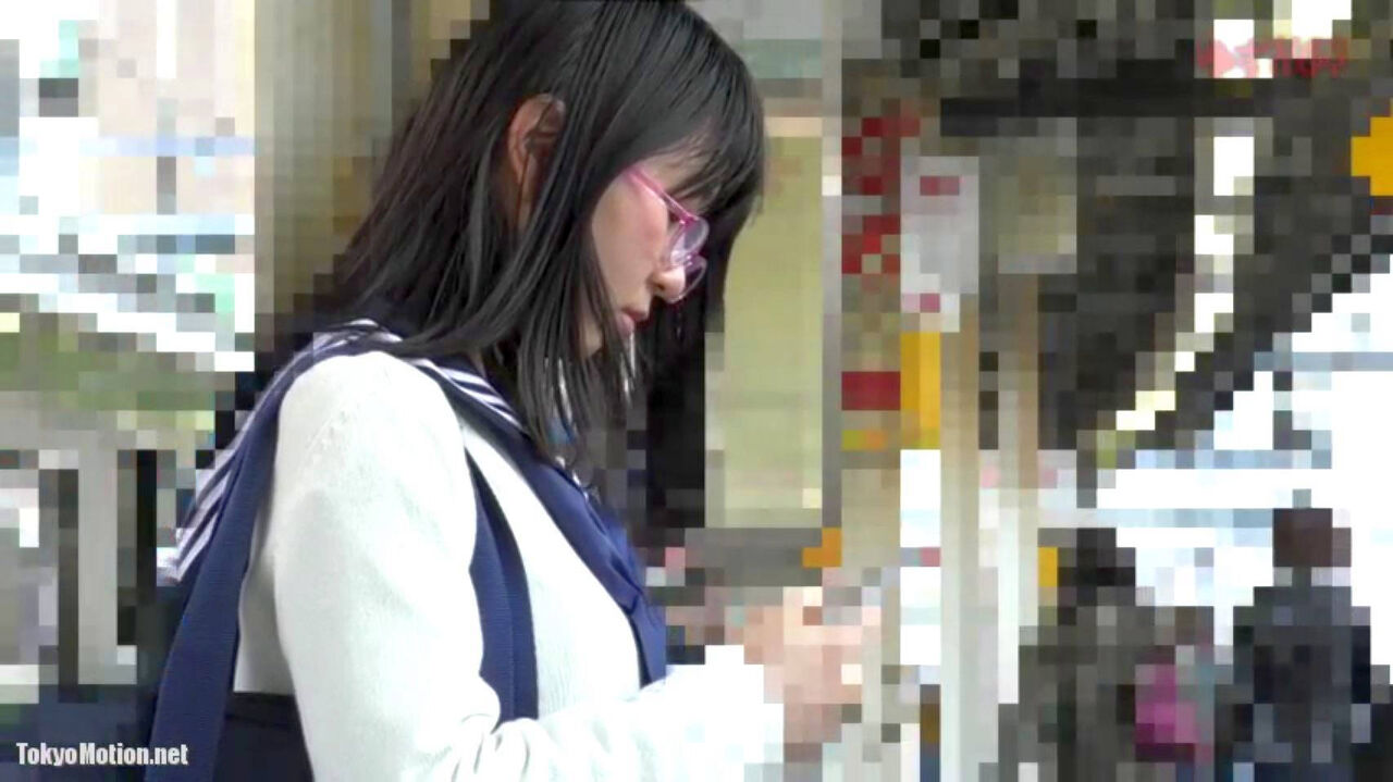 真面目でお化粧してない処女すぎる天然女子高校生が痴漢の犠牲に セーラー服紺のスカートの中に手が侵入 : ちょっとエッチなブログ