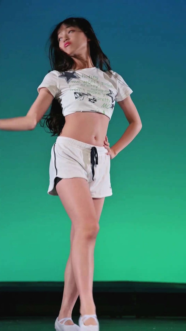 13歳中学1年生ＪＣ１アイゲキ地下アイドル星瑠菜おへそふとももパンチラ (8)