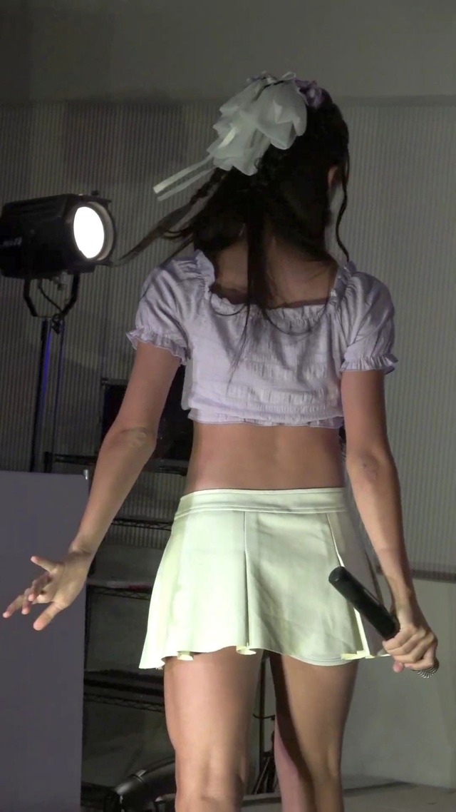 12歳小学校6年生JS6アイゲキ地下アイドル星瑠菜おへそふともも超ミニスカートパンチラ (54)