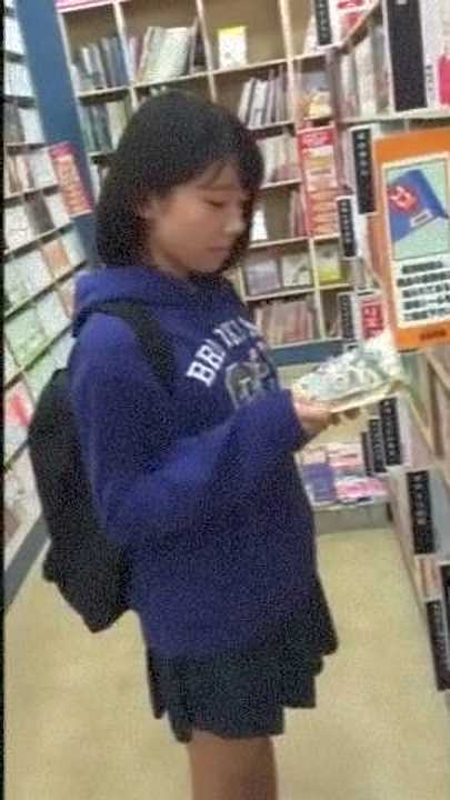 13歳前後のウブウブ可愛いＪＣのパンティーを盗撮。 : ちょっとエッチなブログ
