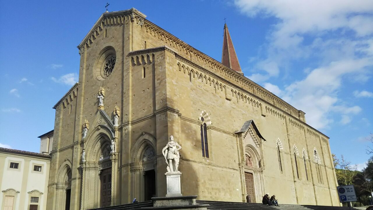 歴史的建造物など見所が多い 城壁に囲まれた優雅な街アレッツォへの1日旅レポ Cinghiale Rosso イタリアでのんびり自分探し中