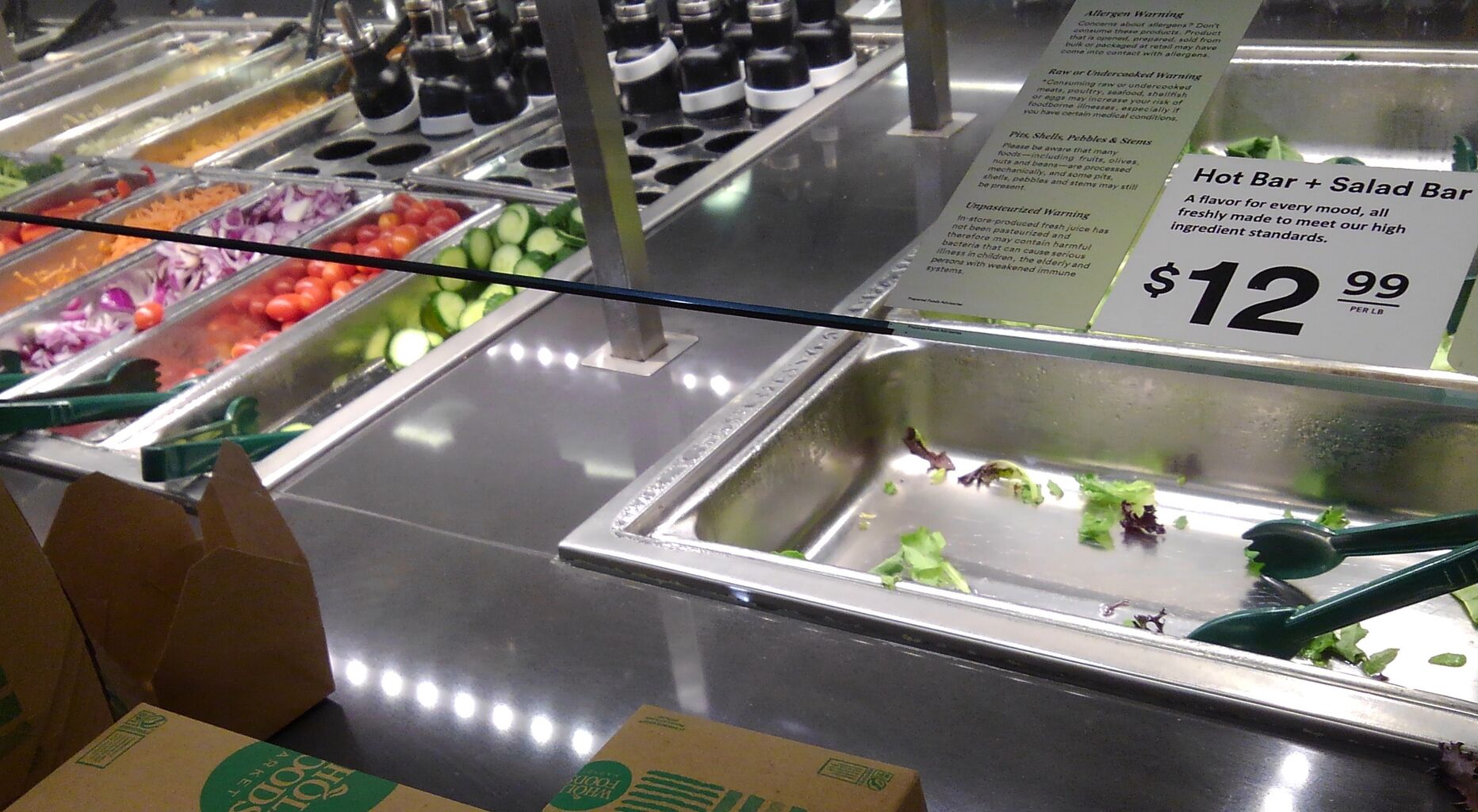 ホールフーズのサラダバーとオリーブバー（Salad Bar & Olive Bar at