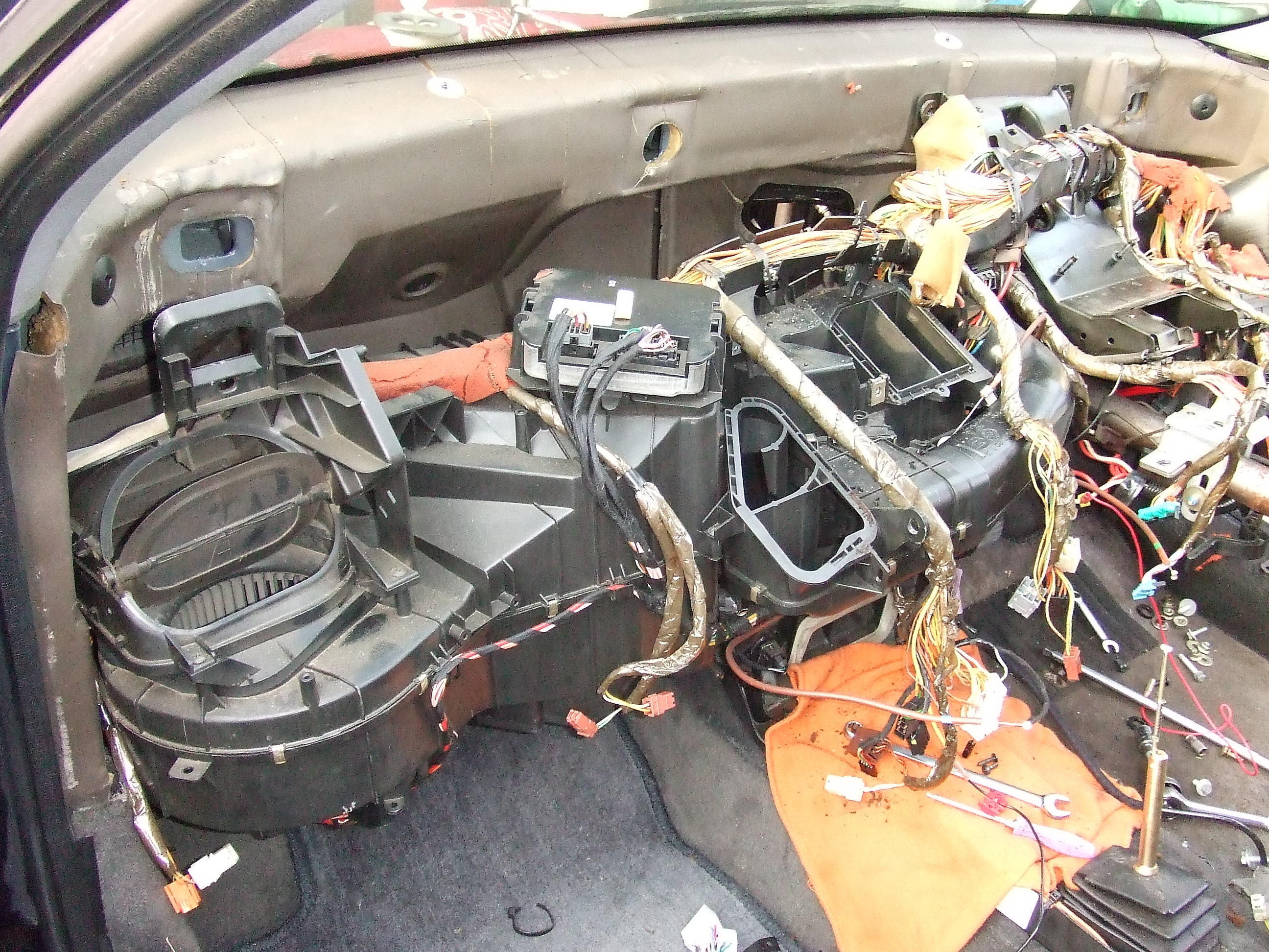 ヒーターコアクーラント漏れは放っておくと体に悪い ウィークポイント