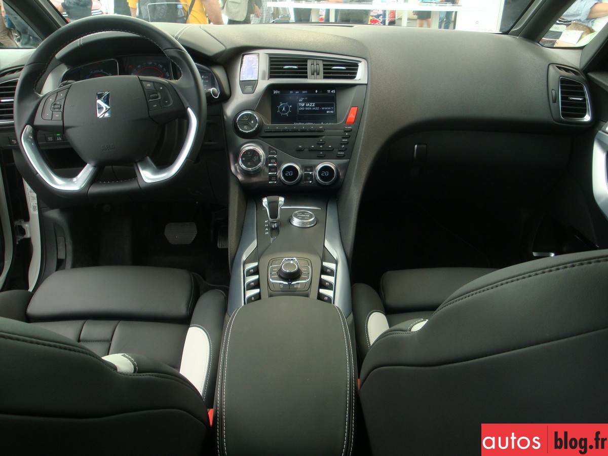 シトロエン京都のブログ:DS5 Hybrid4の内装&装備