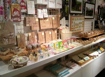 マルイワン店内2