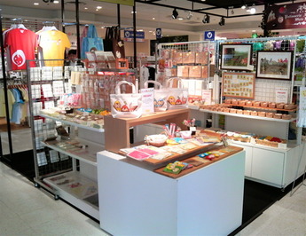マルイワン店内1