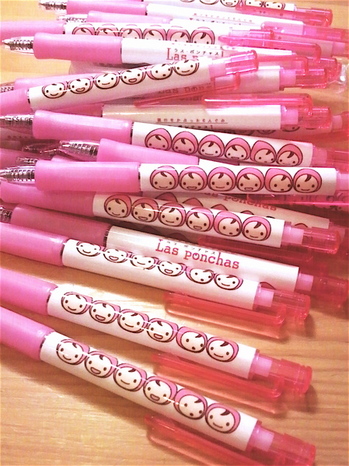 桃ボールペンたくさんだ