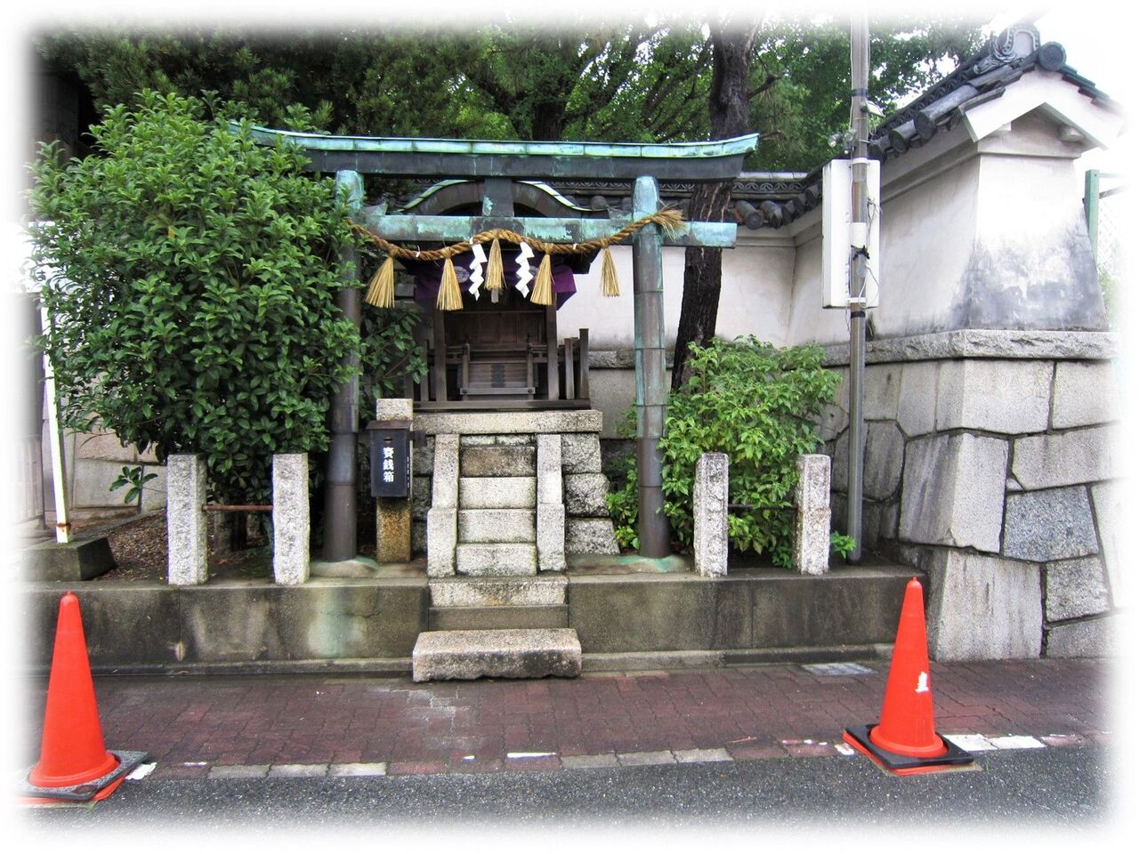 建中寺公園 山門横の屋根神様 尾張のおじさんblog