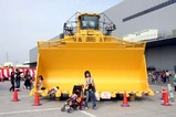 コマツ茨城工場フェア08-10-05(1)大型建設機械展示場