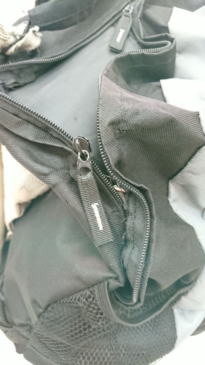 リュックのファスナー修理 鹿児島市で染み抜き 洋服直しならクリーニングハウスあい
