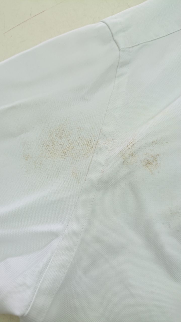 百合の花粉の染み抜き 鹿児島市で染み抜き 洋服直しならクリーニングハウスあい