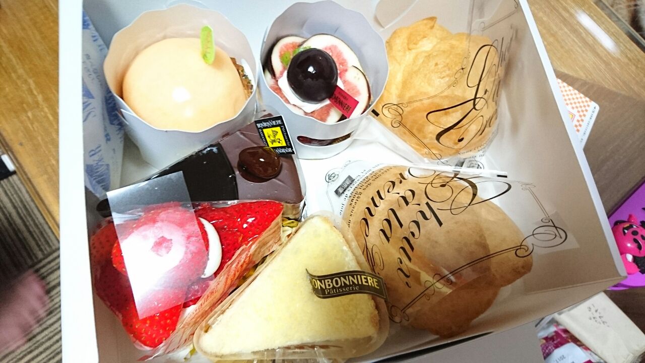 朝からケーキ 小出 志乃 朝からケーキ 小出 志乃