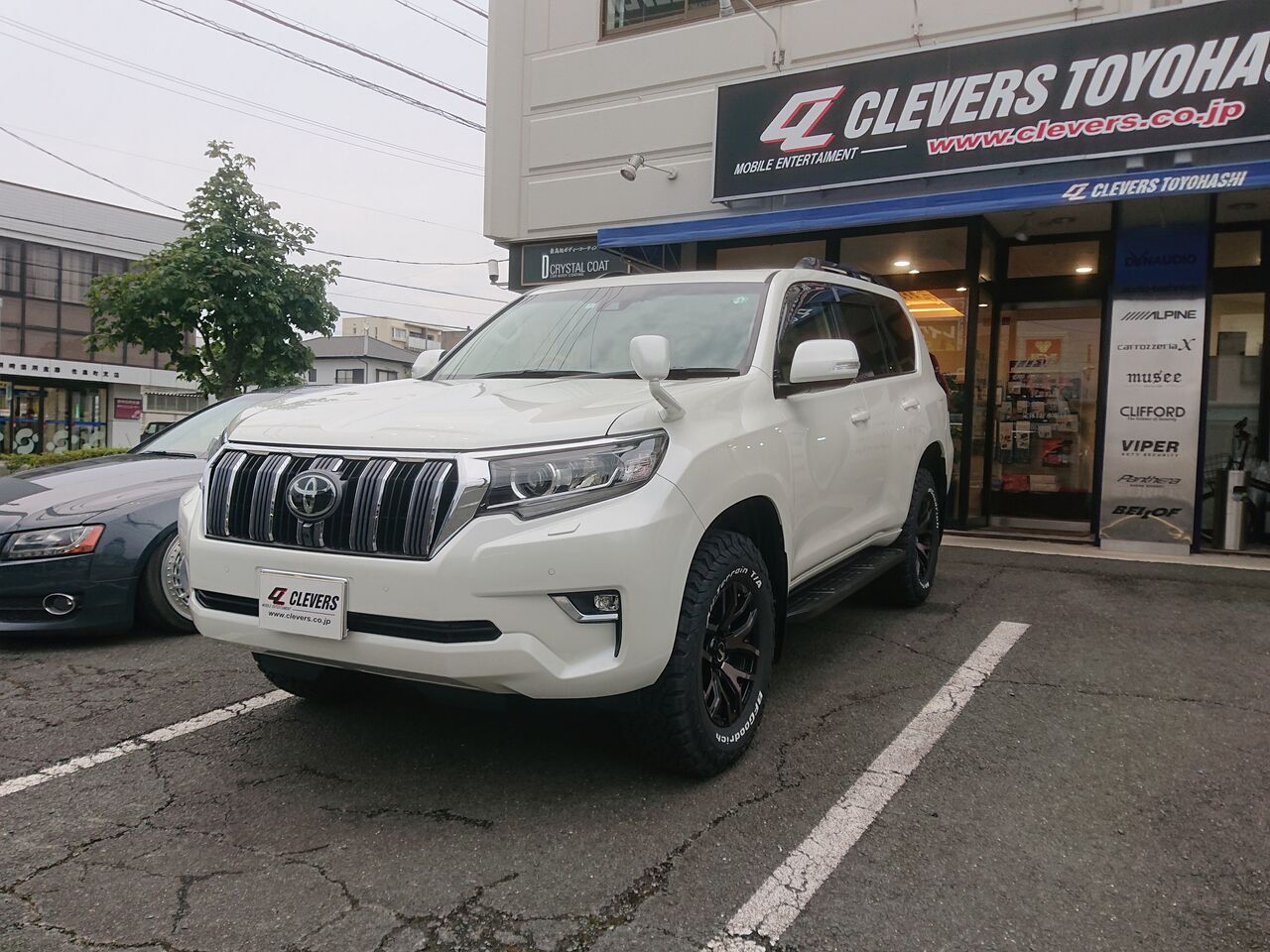 純正フリップダウンモニター取り付け! : CLEVERSブログ