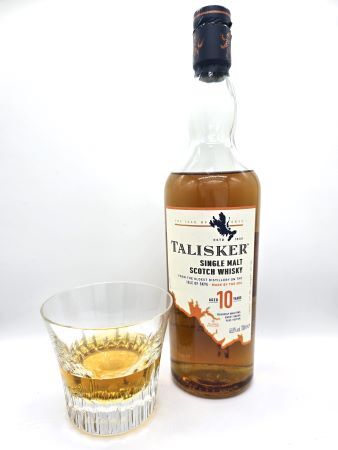 【飲んでみた】程よいクセ感で料理がウマい「タリスカー10年」スパイシーハイボール2